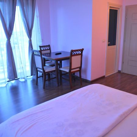 Royal Gaz Hotel Дуррес Экстерьер фото