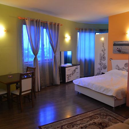 Royal Gaz Hotel Дуррес Экстерьер фото