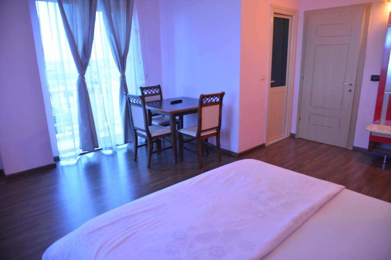 Royal Gaz Hotel Дуррес Экстерьер фото
