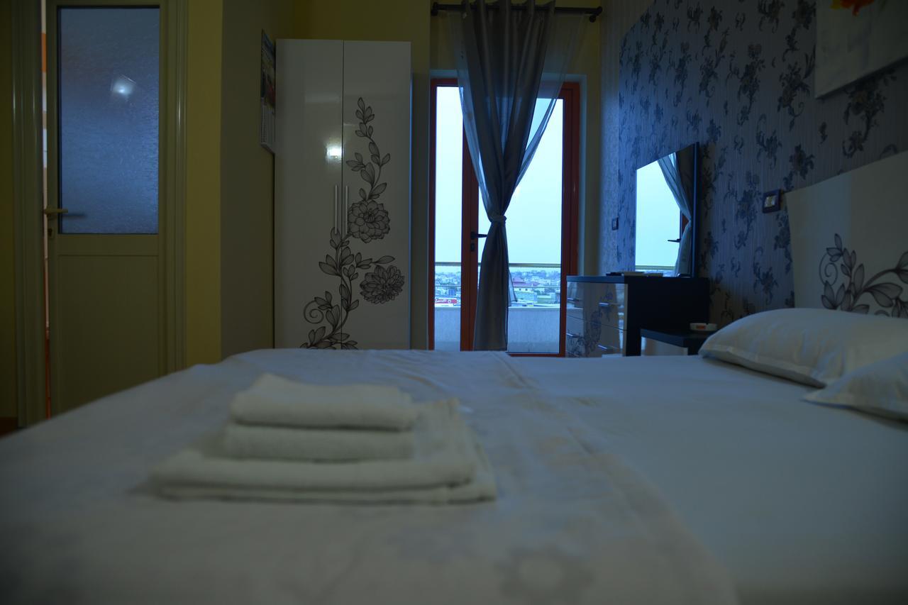 Royal Gaz Hotel Дуррес Экстерьер фото