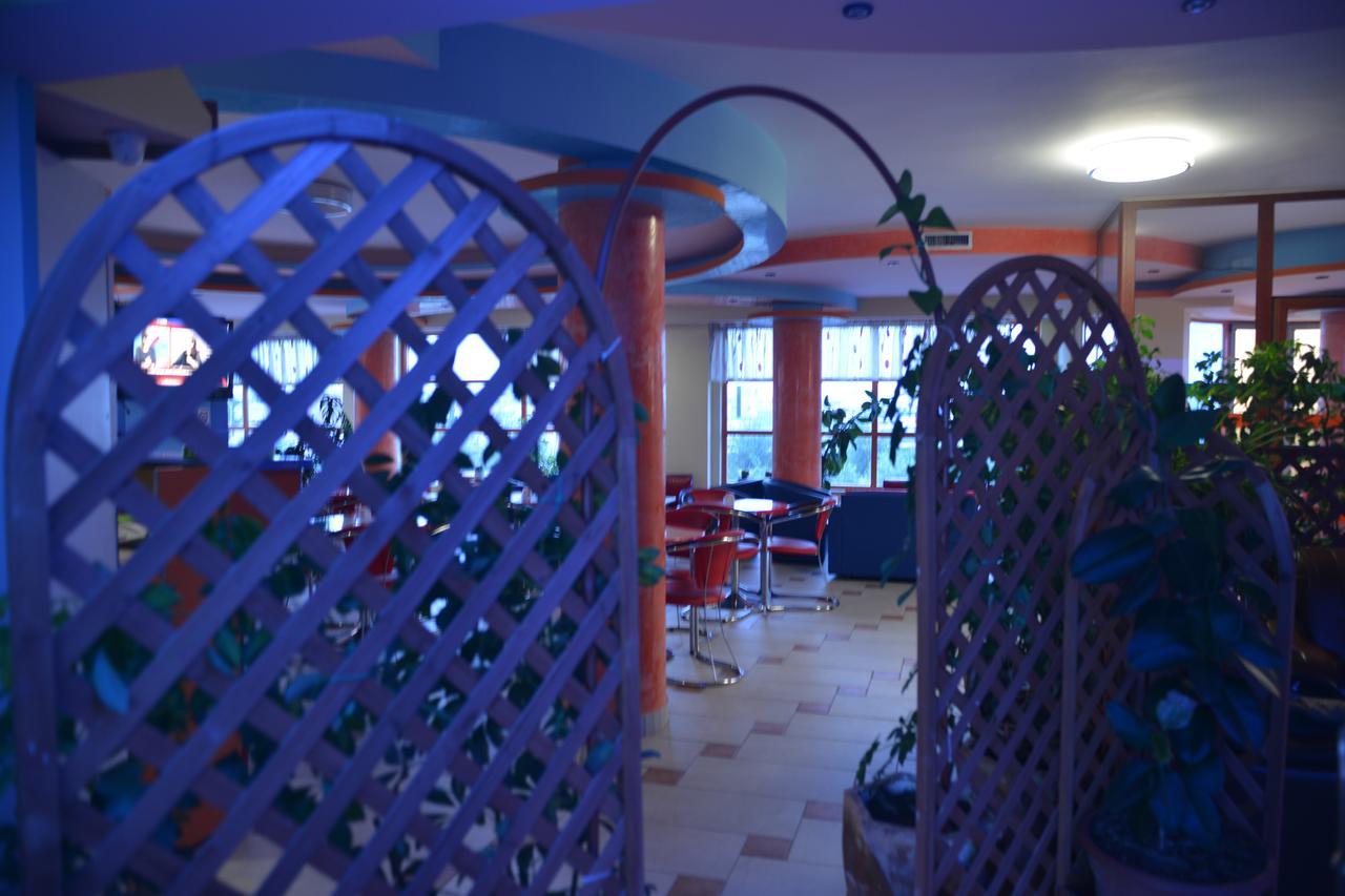 Royal Gaz Hotel Дуррес Экстерьер фото