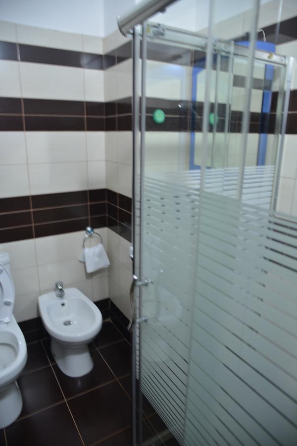 Royal Gaz Hotel Дуррес Экстерьер фото
