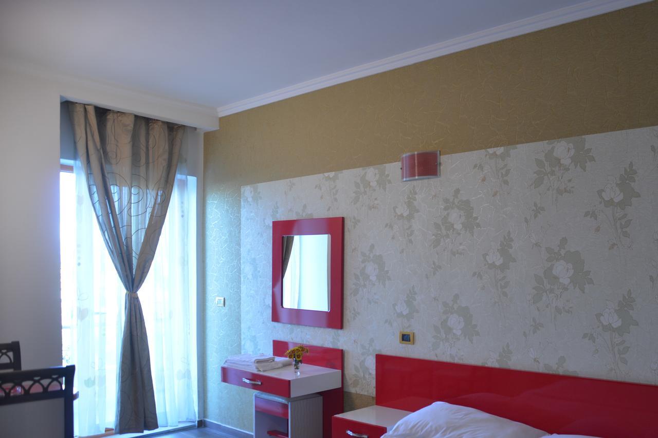 Royal Gaz Hotel Дуррес Экстерьер фото